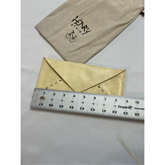 Henry cuir pouch Embroidery of a dog and a palm tree leather - Picture 2 of 8